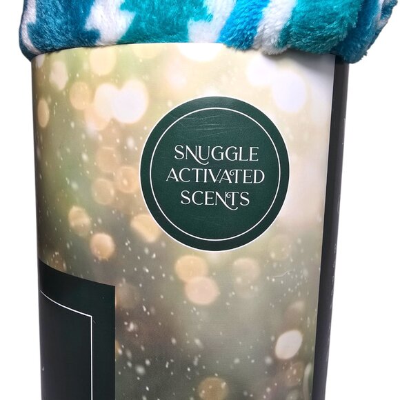 Magnifiscent Plush Throw Blanket Cedar & Pine Scent Infused 50 in X 60 in Soft - Picture 3 of 6